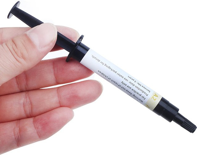 Dental Composite Harz fließfähig zur lichthärtenden Anwendung in der Farbe A2, 2,5g Nachfüllspritze mit Applikationsspitzen und Ätzgel - Bild 1