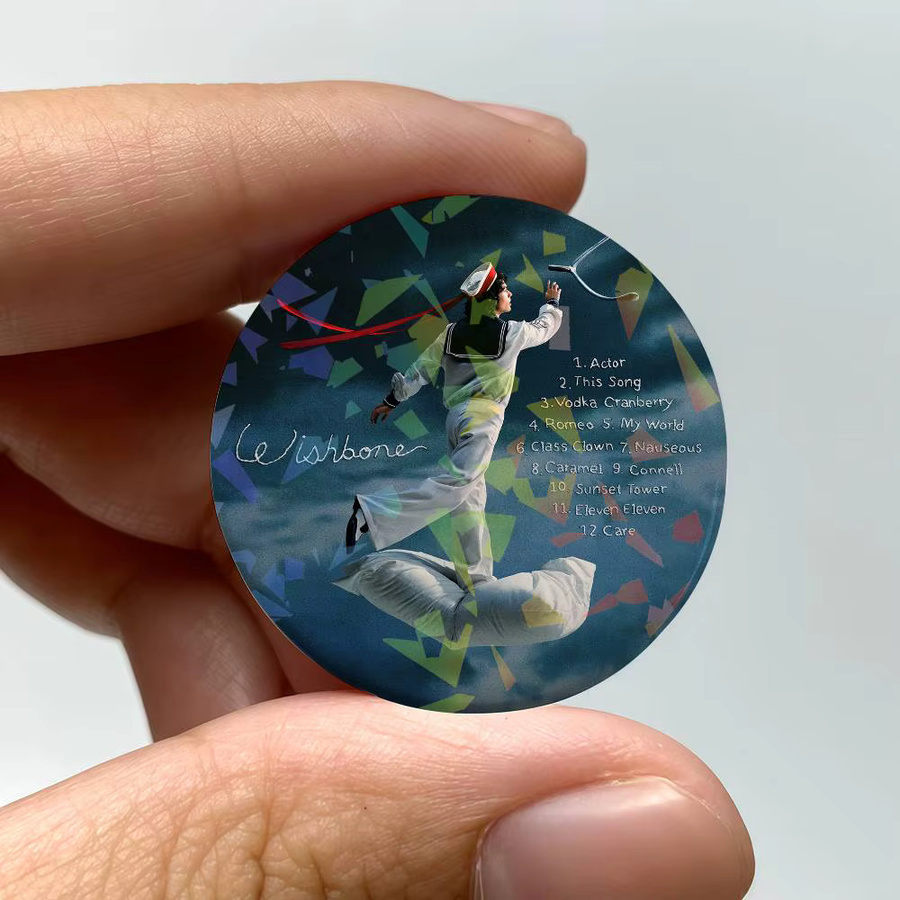 Brosche Sänger C-Conan Grau, Runde Laser Abzeichen Pin - Bild 5