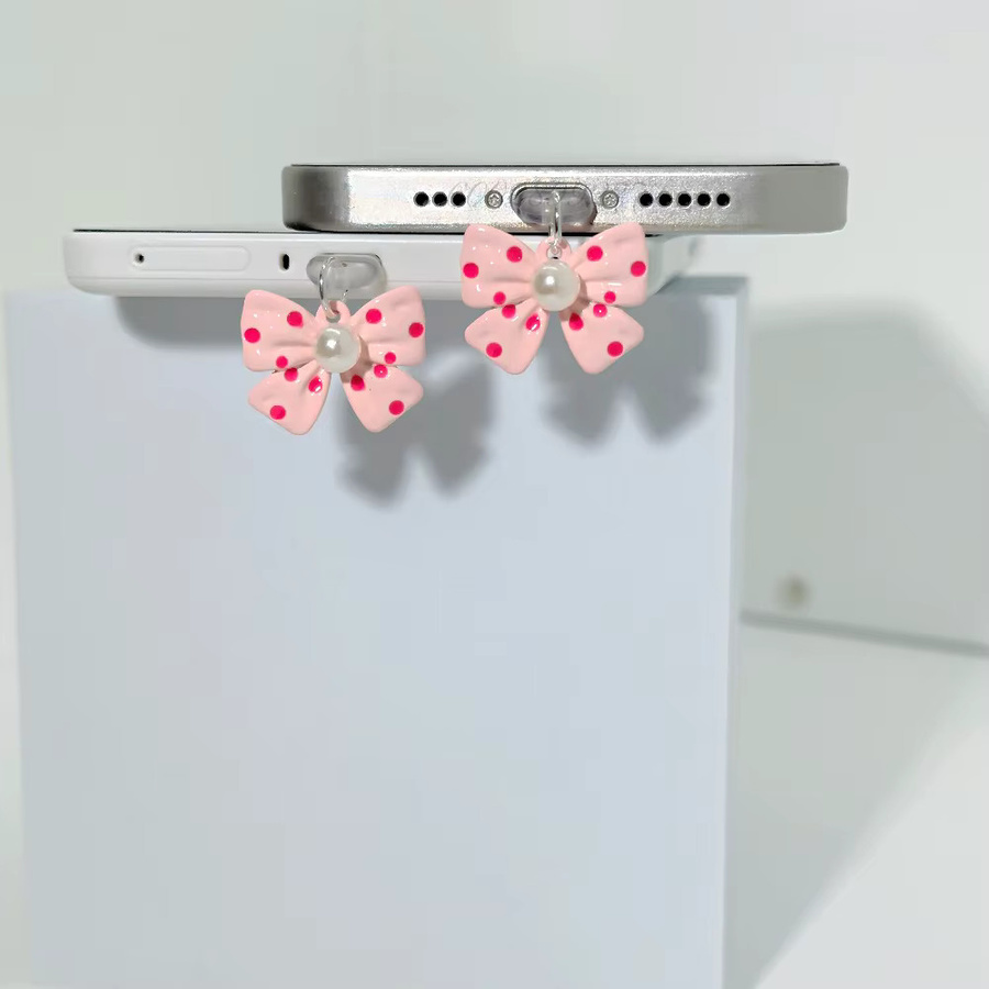 Bogenförmiger Staubschutzstecker für USB-C Anschlüsse im koreanischen Stil in Rosa - Bild 1
