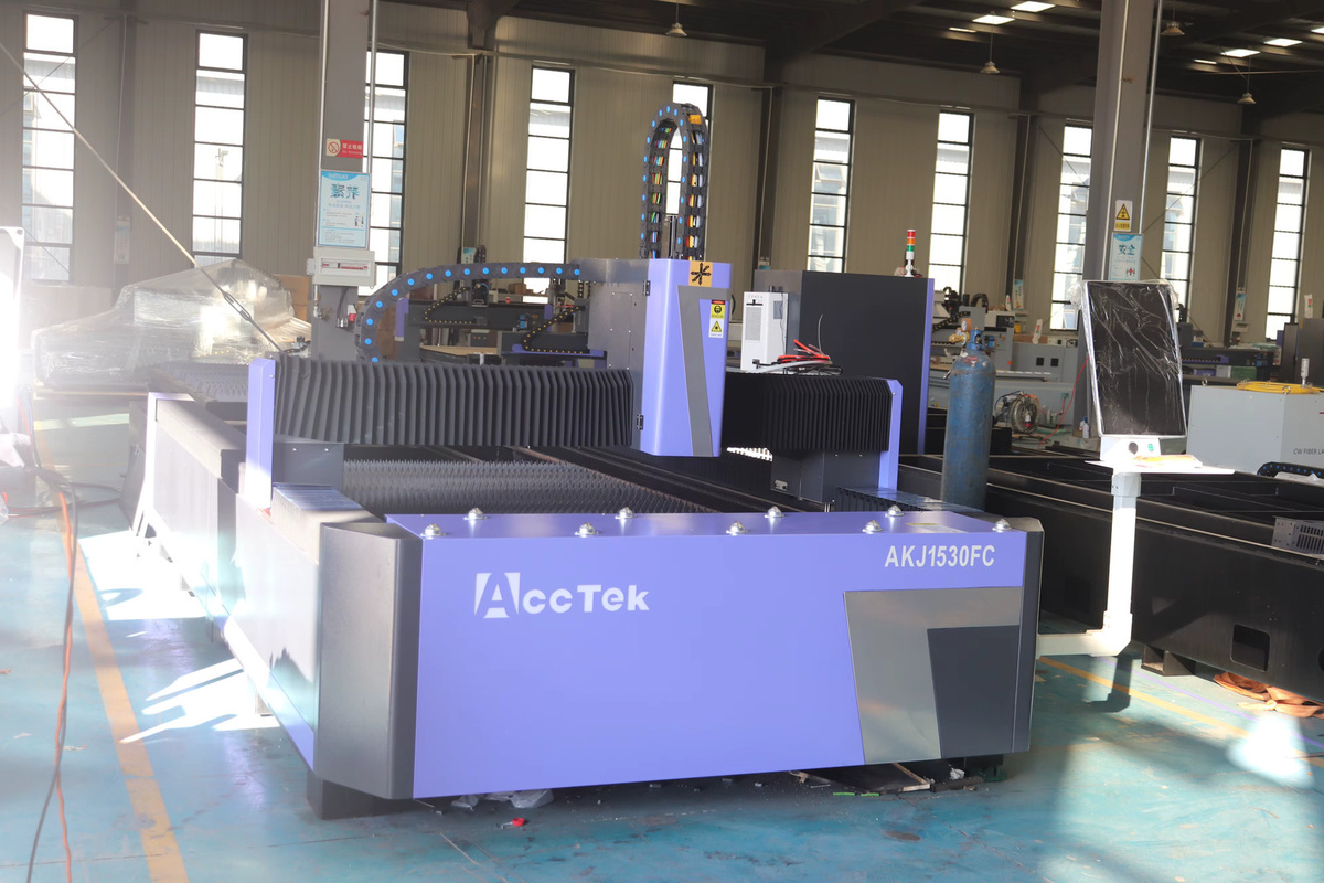 ACCTEK CNC-Faserlaserschneidemaschine mit 3000 W zum Schneiden von Metallstahlblechplatten - Bild 2