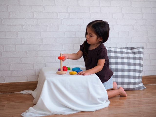 Plantoys Stapelringturm, bunt, ab 1 Jahr - Bild 1
