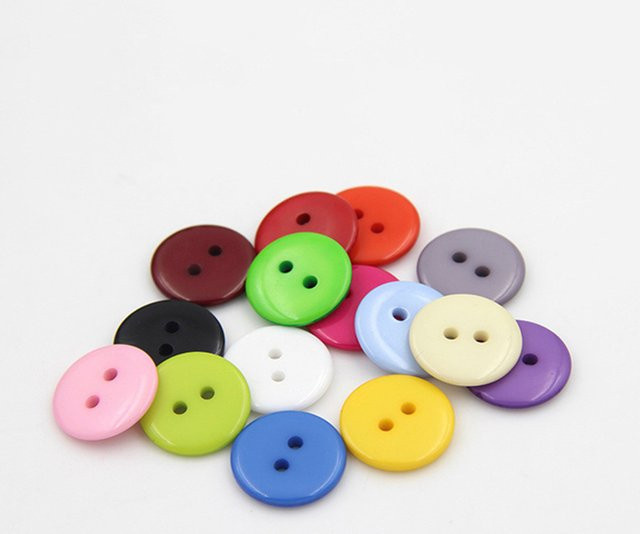 DoreenBeads Harzknöpfe rund mit 2 Löchern, 10 mm, mehrfarbig, 100 Stück für DIY, Basteln und Nähzubehör - Bild 1
