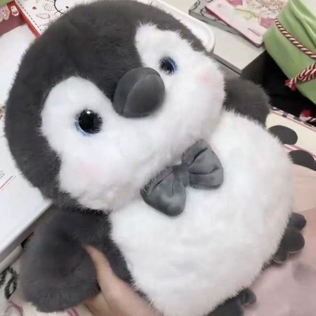 Fashnics Dicker Pinguin Plüschtier, weiß, ab 14 Jahren - Bild 1