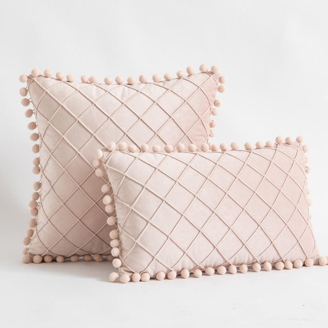 Luxuriöser quadratischer Kissenbezug mit Pompons von Yiran bag in Pink, Material: Polyester, B x H: 45 x 45 cm - Bild 1