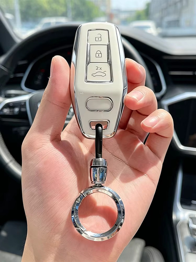 Weiche TPU-Autoschlüsselhülle für Audi A5L Q6L E-tron A5 A6 A6L A3 in Weiß mit Schlüsselanhänger und Brieftasche - Bild 1