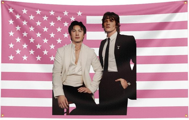 Cool Studio Wandteppich Shane & Ilya Rivalität Grafikdesign in Pink, B/H: 40 x 60 cm - Bild 1