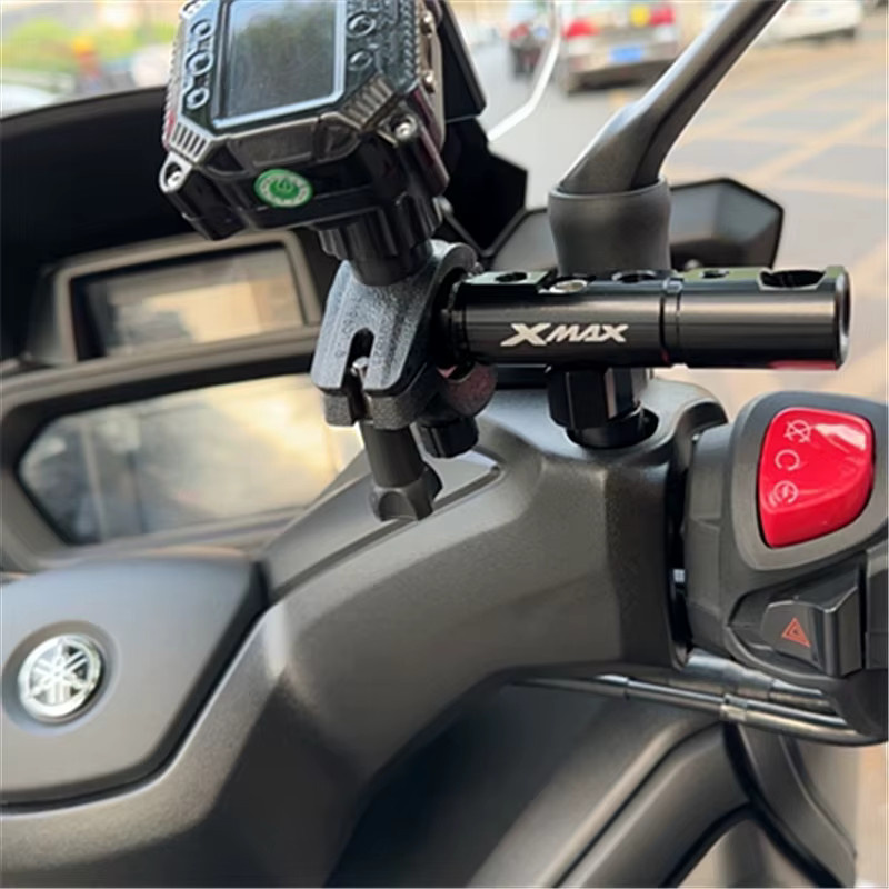 Chekis Multifunktionale Erweiterungs-Querstange als Navigationshalterung und Fahrrekorder-Halterung für Yamaha Xmax 125/250/300/400 in Silber - Bild 3