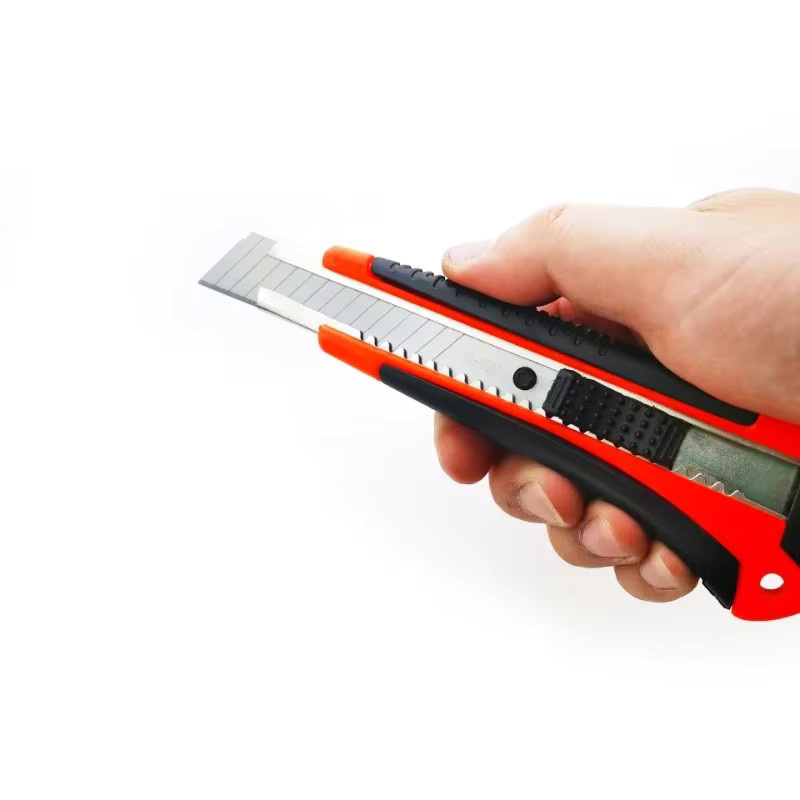 Hochleistungs-Allzweckmesser mit Snapoff-Klinge aus Kohlenstoffstahl und Gummigriff, einziehbar, mehrfarbig - Bild 3