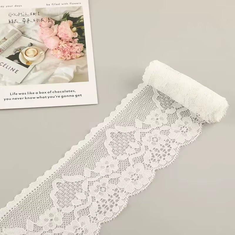 Elastische Spitzenborte in Weiß, 15 Yards Dehnbarer Spitzenstoff-Besatz mit Breite: 6,3 cm für Dessous, Kleider und Bastelarbeiten - Bild 2