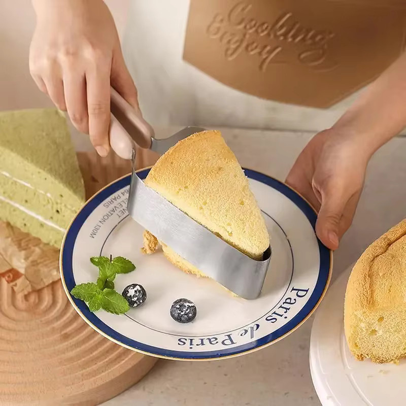 Einstellbarer Kuchenschneider aus Edelstahl in Silber für präzise Tortenstücke und DIY-Backdekoration - Bild 2