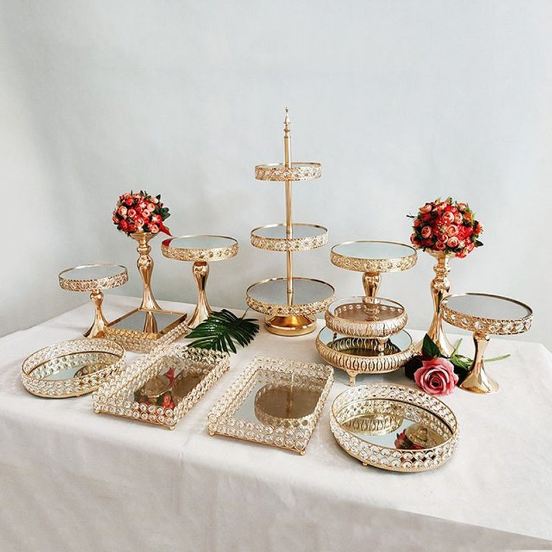 MYPOAYHODO Set aus 3 Stück goldfarbenen antiken Metall-Kuchenständern, runde Cupcake-Display-Ständer im Vintage-Design mit floralem Muster für Hochzeit und Geburtstag - Bild 1
