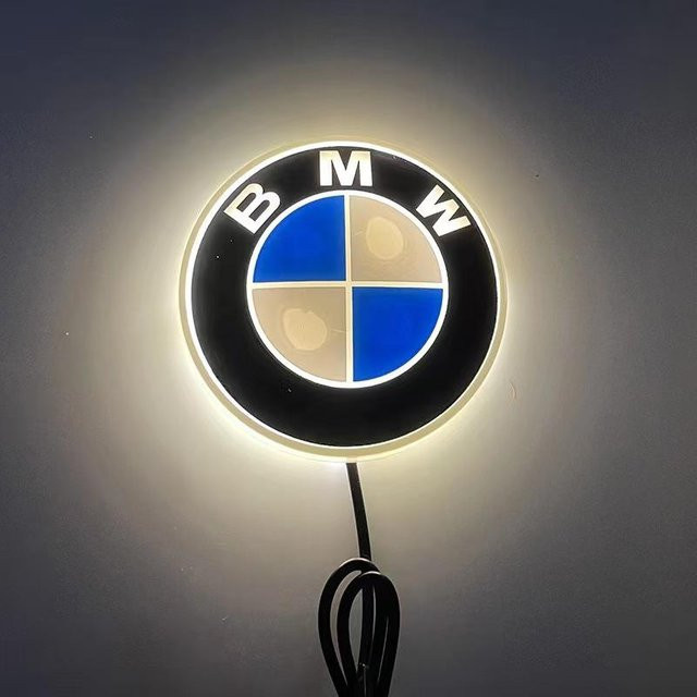 BMW LED Logo Emblem Set für E82 E90 E91 E92 E93 E60 E61 F10 F07 E39 E63 E64 F12 F13 F30 E87 F20 in Weiß - Bild 1
