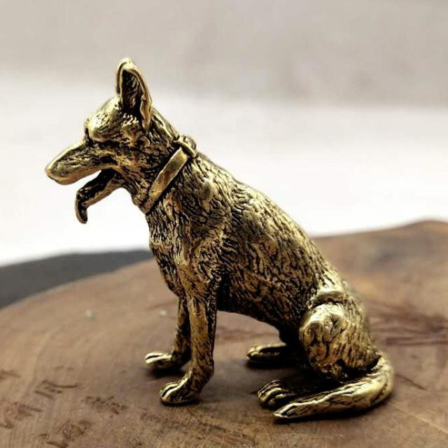 Yiran Furniture Heulender Hund als Ornament aus Messing in Gold für dein Home Decor - Bild 1