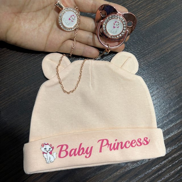 Disney Baby-Set mit Schnuller, Schnullerhalter, Babymütze und Lätzchen in Grün - Bild 1