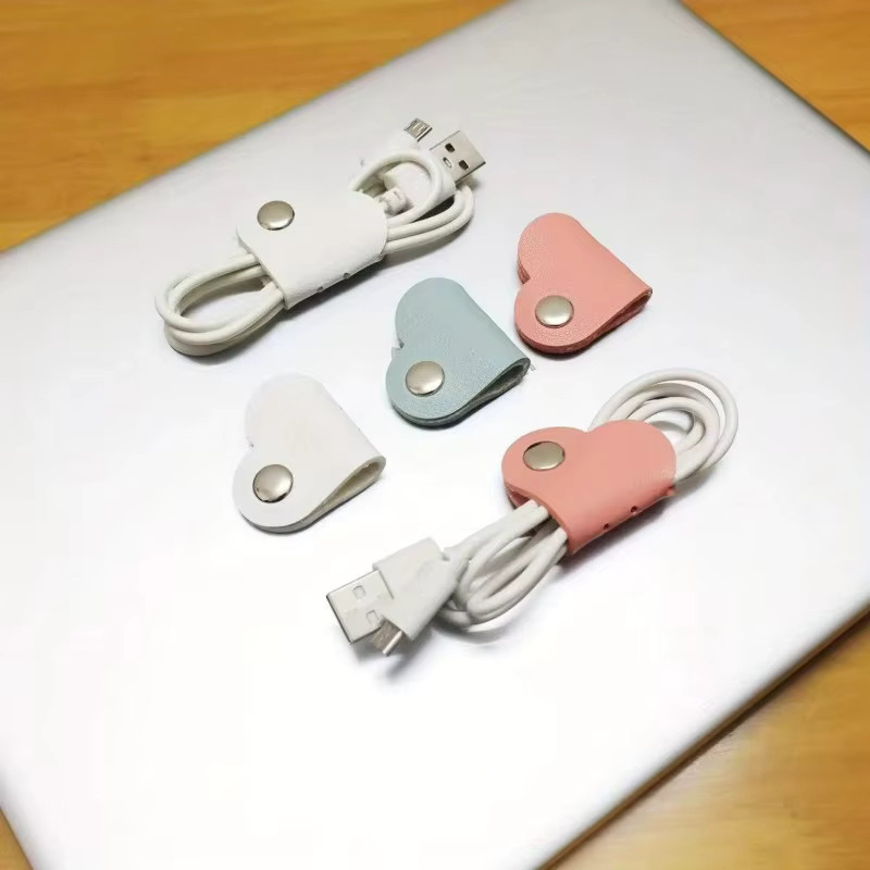 VIKEFON Multifunktionaler Telefon-Datenkabel-Organizer aus PU-Leder in Blau mit herzförmigem Kabelclip zur Datenspeicherung und Aufwicklung von Kopfhörern - Bild 2