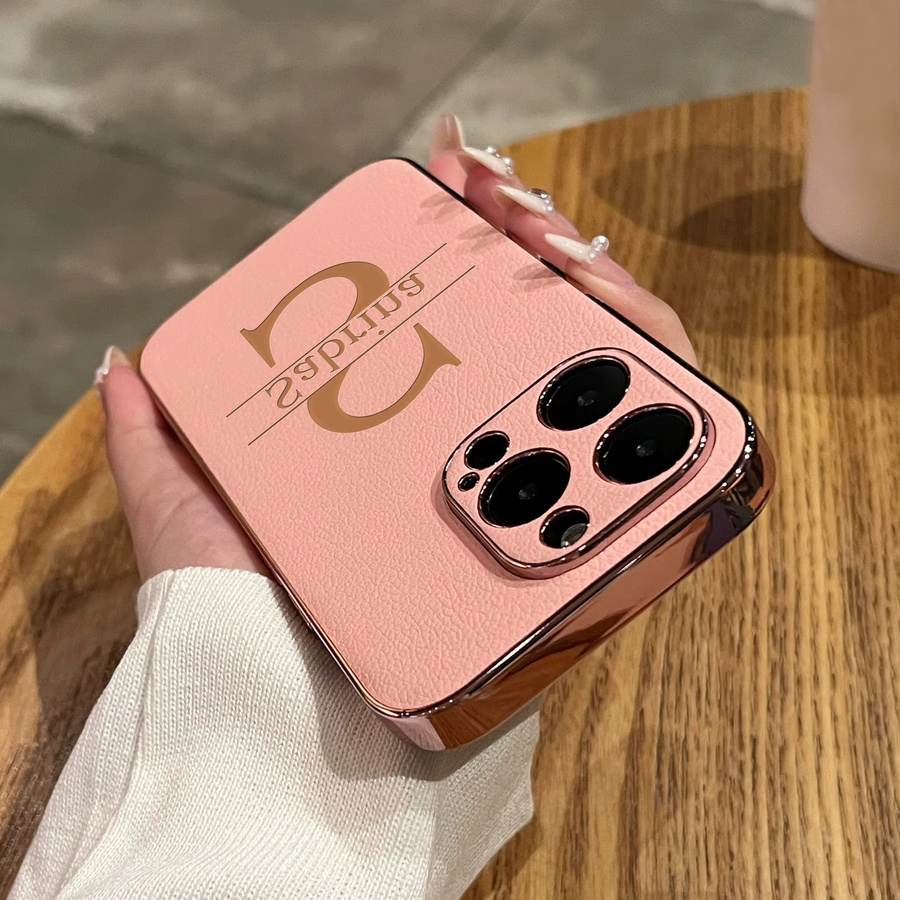 Personalisierte Lederhülle für Apple iPhone 17 bis 11 Pro Max mit individuellem Namen und Lasergravur in Grün - Bild 1