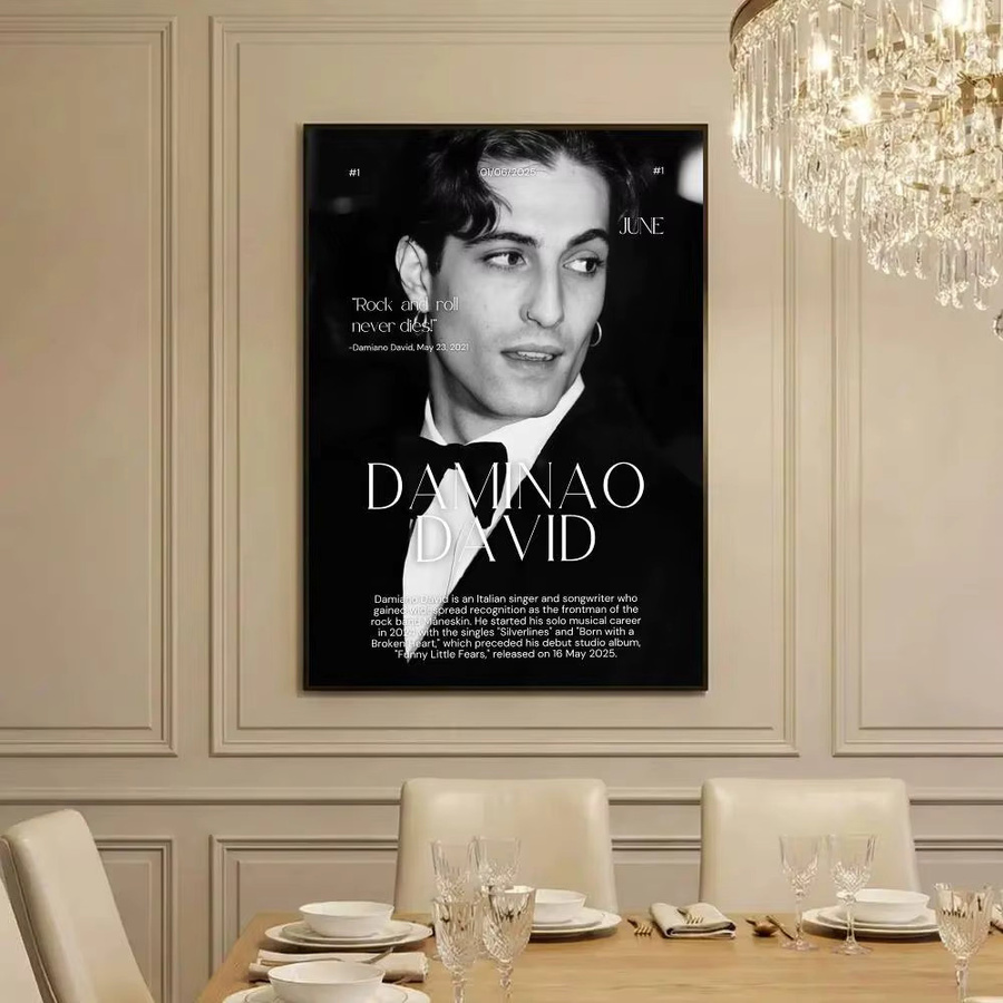 Selbstklebendes Kunstposter mit Motiv von Rock-Sänger Damiano David in Weiß auf Kraftpapier - Bild 3