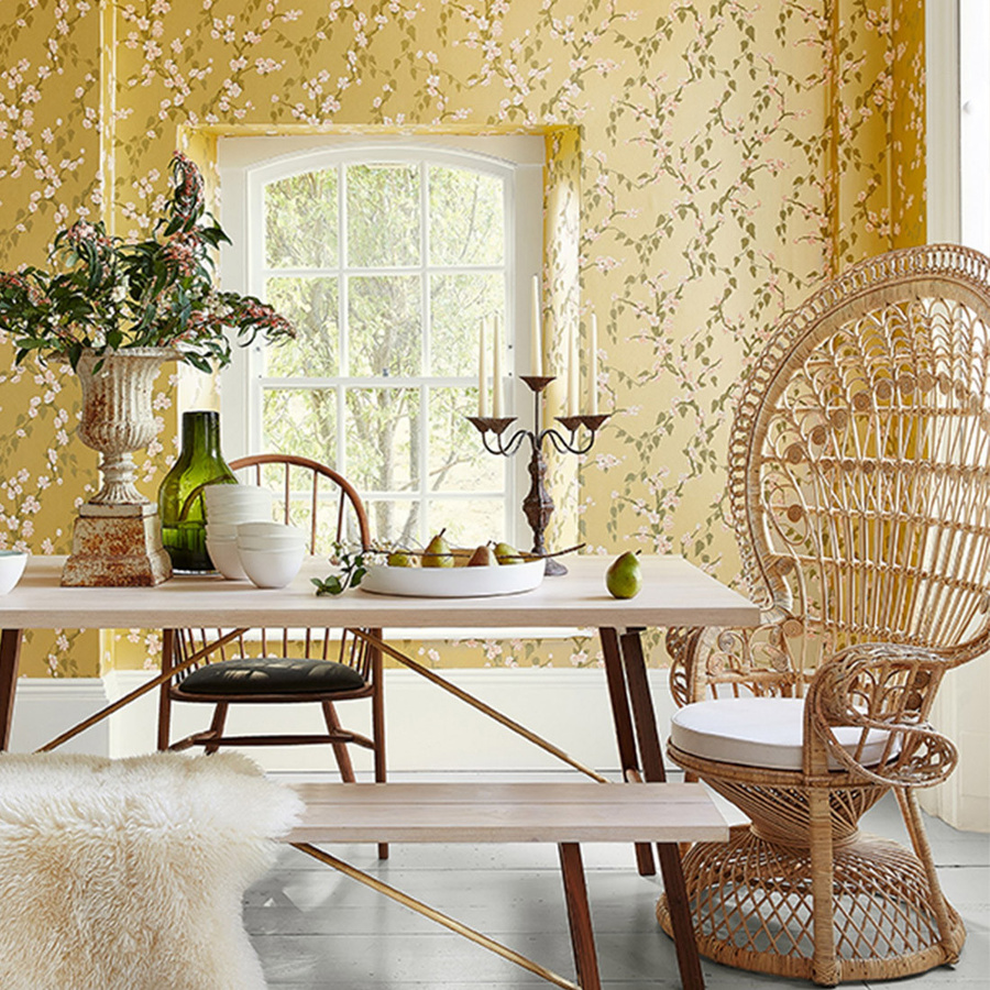 Little Greene Tapete Sakura Yellow Lustre in Gelb und Gold mit floralem Botanik-Design - Bild 1