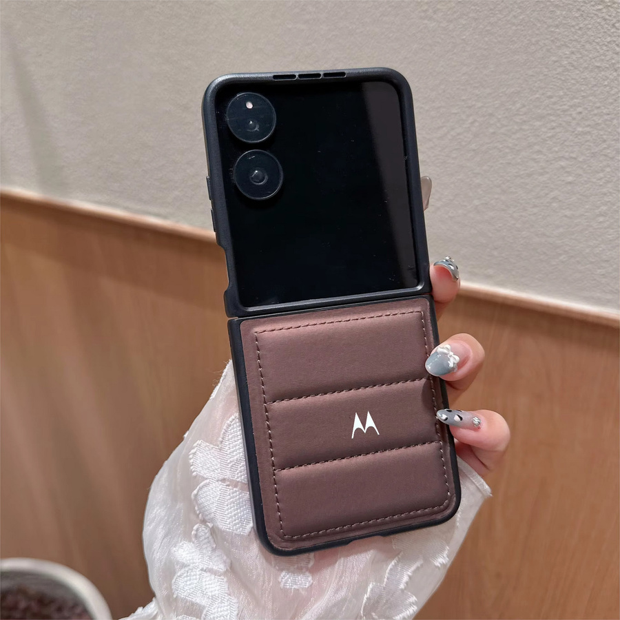 Luxuriöse Flip-Schutzhülle in Daunenjacken-Textur für Motorola Razr 70 Ultra, 60 und 50 Ultra in Weiß - Bild 2