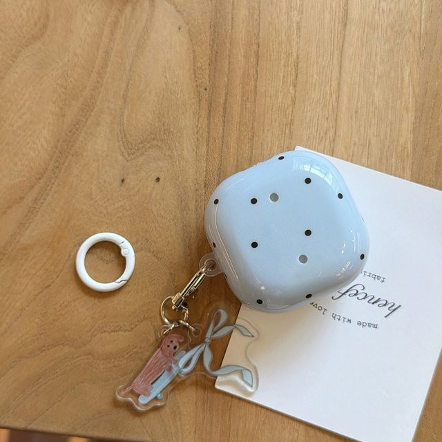 Stoßfeste Schutzhülle für Samsung Galaxy Buds4 Pro, 3 Pro, 2 Pro, FE und Live mit blauem Polka Dot Muster und Dackel-Anhänger - Bild 1