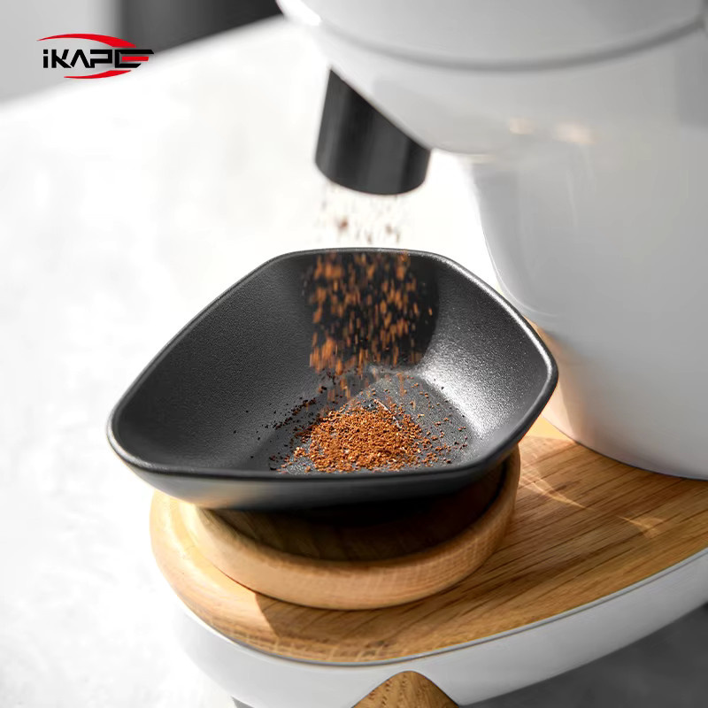 IKAPE Kaffee-Dosierschale und Sprühflasche Set in Schwarz aus antistatischem Kunststoff für Barista-Zubehör - Bild 4