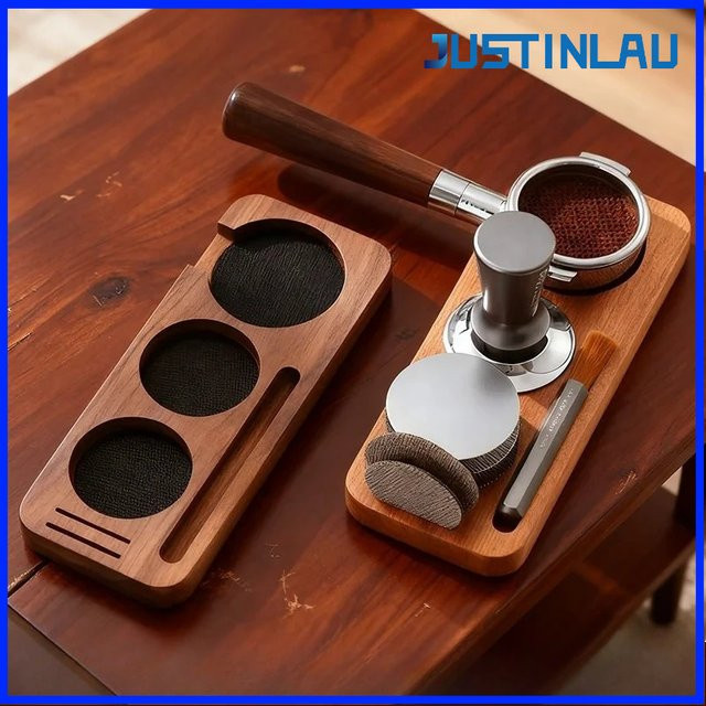JUSTINLAU Kaffee-Zubehör Set aus Holz mit Kaffeepulver-Verteiler, Pulverpresse und Aufbewahrungsregal für 51mm, 53mm oder 58mm, Farbe: Braun - Bild 1