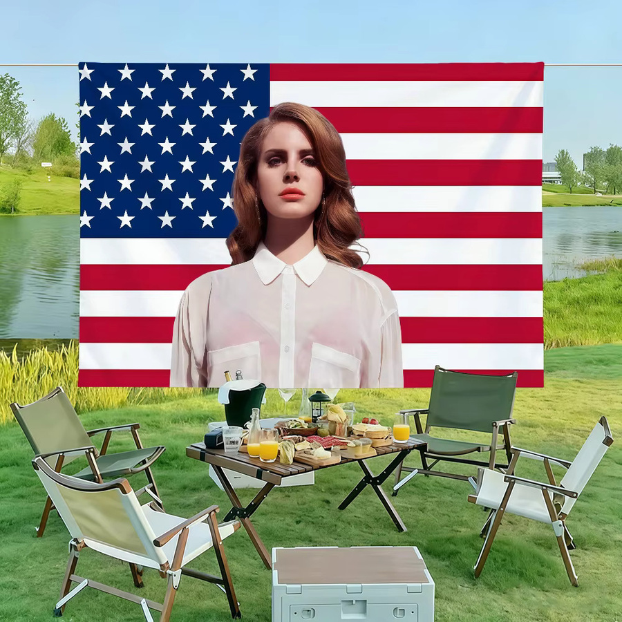Lana Del Rey Flagge von Warner Bros. in Multicolour, Rechteckiges Textil-Banner zur Wanddekoration, Breite: 60,0 cm, Höhe: 40,0 cm - Bild 4