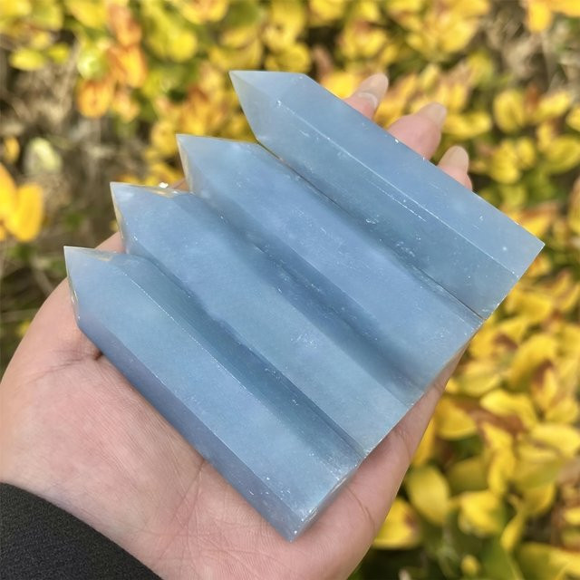 Angelit-Kristallturm von CrystalHola in Blau zur Dekoration und Schmuckherstellung - Bild 1