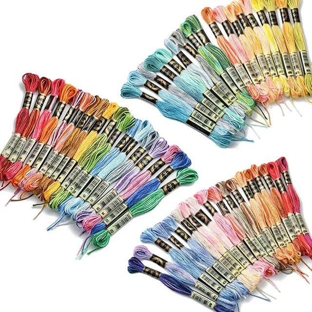 Stickgarn Set aus Baumwolle in 18 Farben für Kreuzstich und Bastelarbeiten, 8 Meter pro Strang, 6 Stränge pro Set, Mehrfarbig - Bild 1