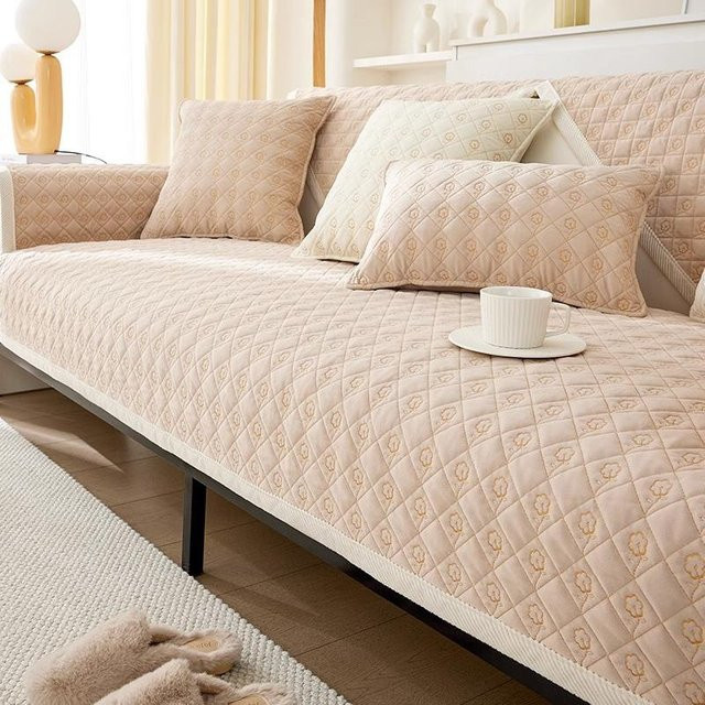 Warmhaltender Sofabezug aus Fleece in Beige, Rutschfestes Kissen für das Sofa, B/T/H: 70 x 70 x 70 cm - Bild 1