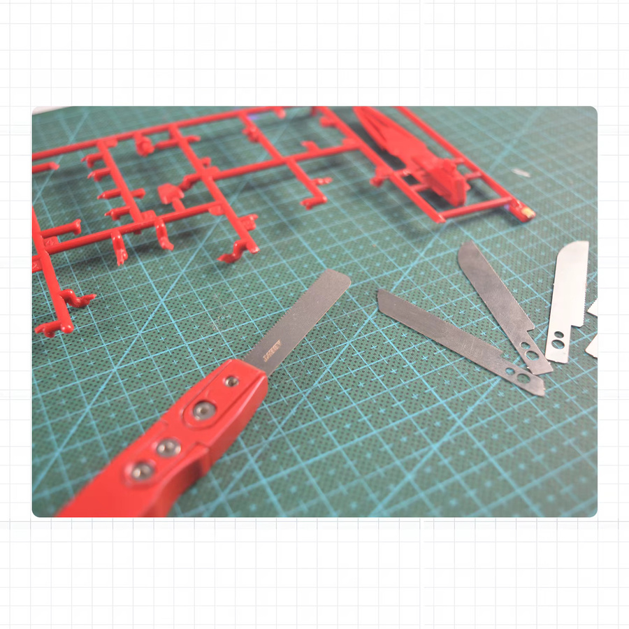 Joystar Mini Handsäge Modell und Bastelwerkzeug-Set mit 6 DIY Craft Blades und 9mm Snap-off Hobby-Messern in Rot - Bild 3