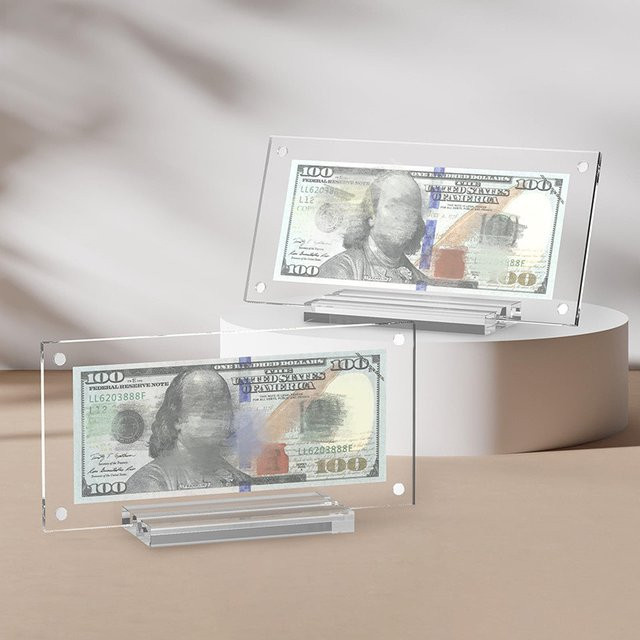 Robuster transparenter Acryl-Bilderrahmen aus Kunststoff mit Standfuß für die Tischpräsentation von Dollar-Scheinen, Gedenkmünzen und Sammlerstücken - Bild 1