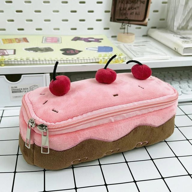 Plüsch Federtasche Kirschkuchen in Rosa mit großer Kapazität für Schüler und Kinder - Bild 1