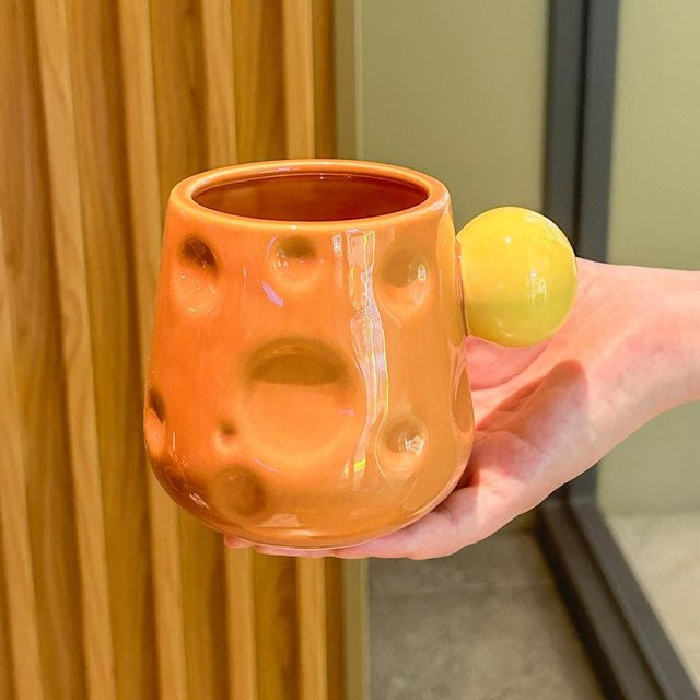 Keramiktasse mit Deckel von Yiran toy 1 in Orange, 450 ml - Bild 1