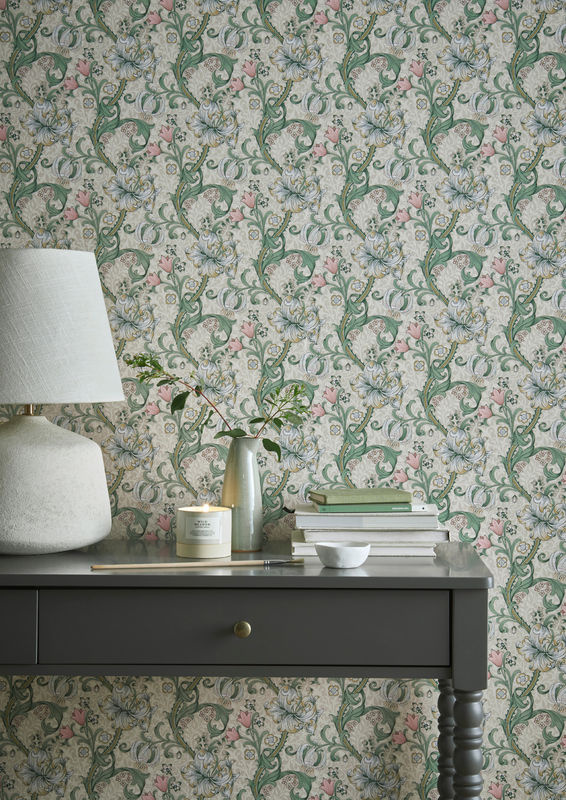Clarke & Clarke Tapete Golden Lily in Pink, Green und Multicolour mit floralem Art Nouveau Design - Bild 2