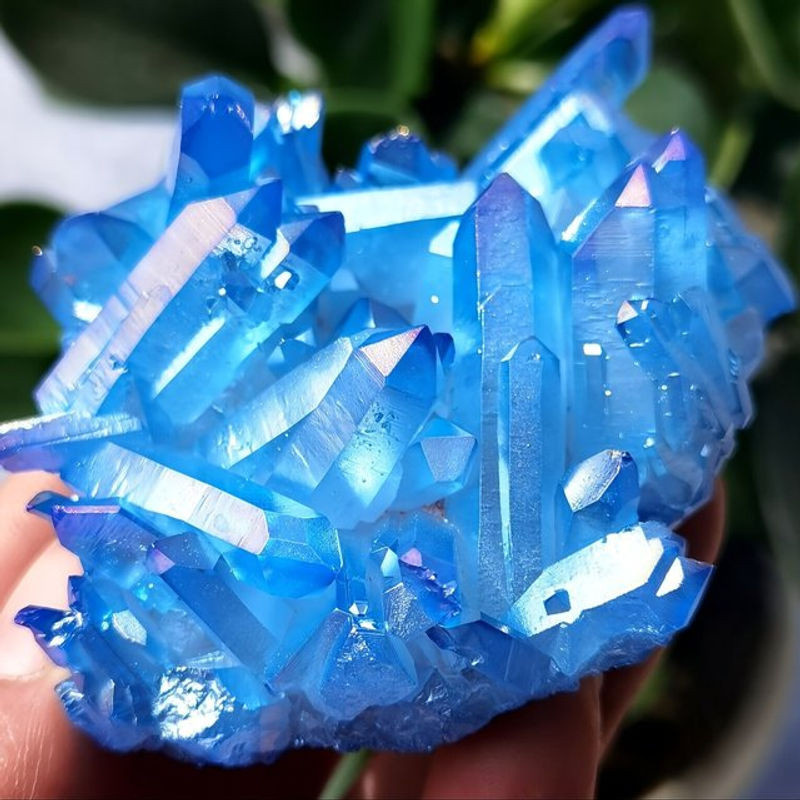 Blauer Aura-Quarz-Cluster mit Titan-Verstärkung in AAA-Qualität - Bild 1