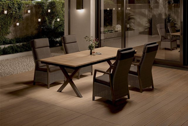 OUTFLEXX Luminara Garten-Essgruppe mit LED-Beleuchtung in Anthrazit, bestehend aus einem Tisch und 4 Sesseln aus Aluminium, Polyrattan und Holzimitat, Tisch Breite: 240 cm, Tiefe: 100 cm - Bild 1