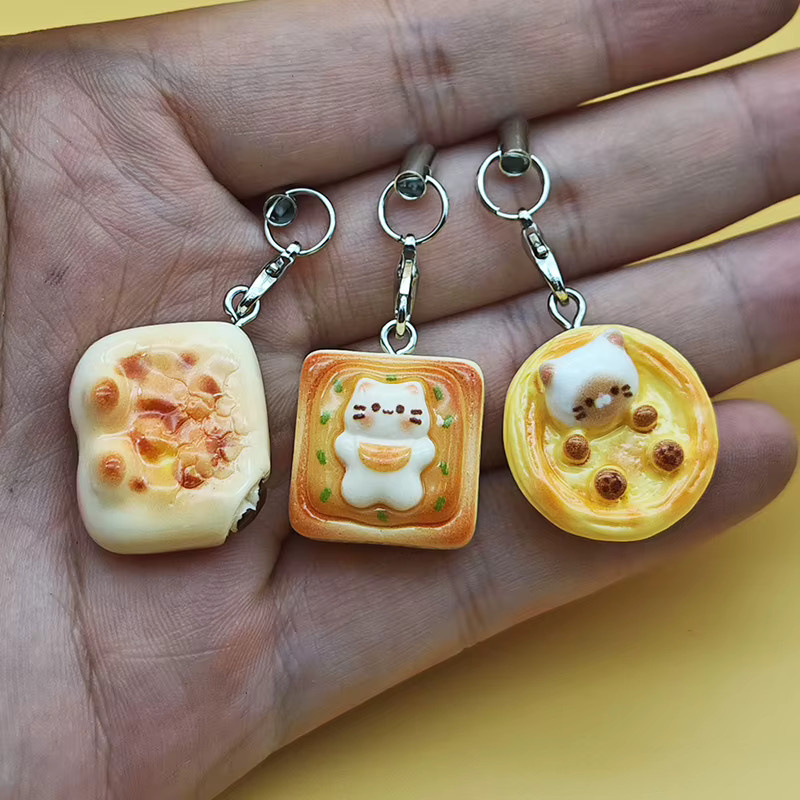 Niedlicher Handy-Anhänger und Schlüsselanhänger im japanischen Stil mit Katzen- und Brot-Motiv, Multicolour - Bild 2