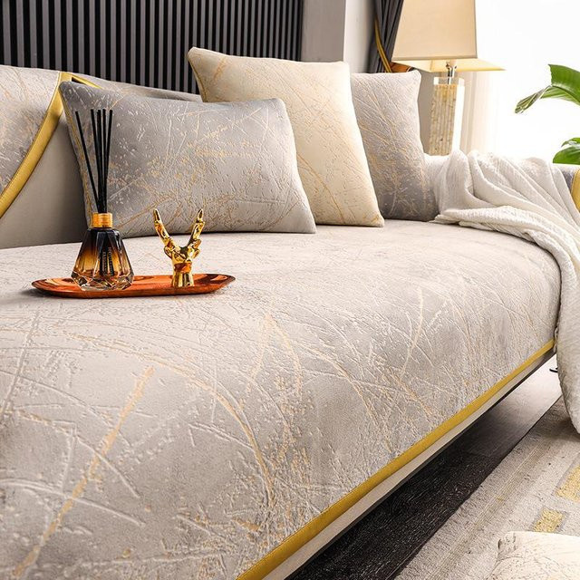 Rutschfester Sofabezug aus holländischem Samt mit vergoldetem Muster und gelbem Rand, Sofatuch und Schonbezug für dein Wohnzimmer, Farbe: Gelb/Gold/Beige, B/T/H: 70 x 70 x 0 cm - Bild 1