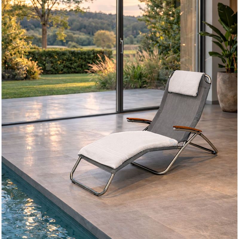 LECO Sonnenliege Elegance aus Edelstahl und Eukalyptusholz in Silbergrau mit verstellbarer Kopfstütze und Armlehnen, B/T/H: 65 x 177 x 109 cm - Bild 4