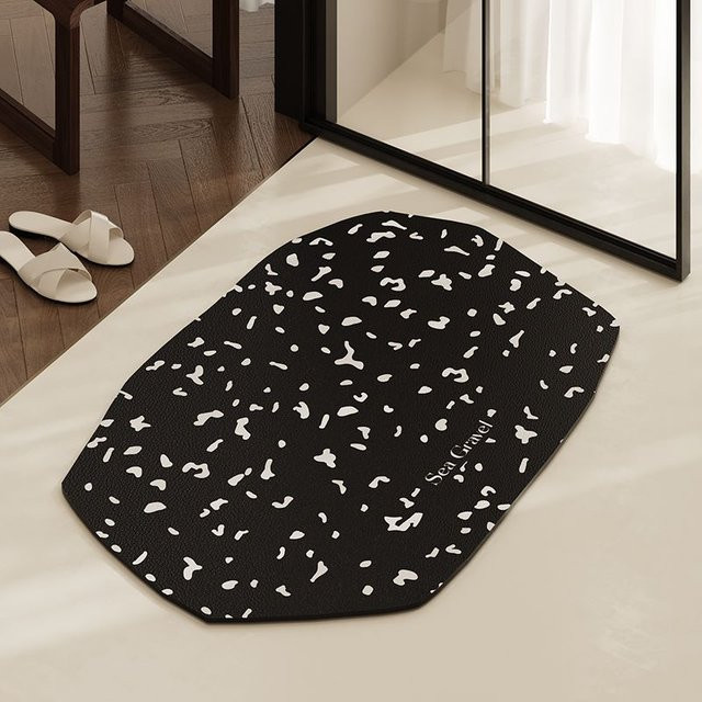 Wasserabsorbierende Badezimmermatte aus Kieselgur in Schwarz-Weiß mit Küsten-Design, rutschfest und schnell trocknend, B/T: 60 x 40 cm - Bild 1