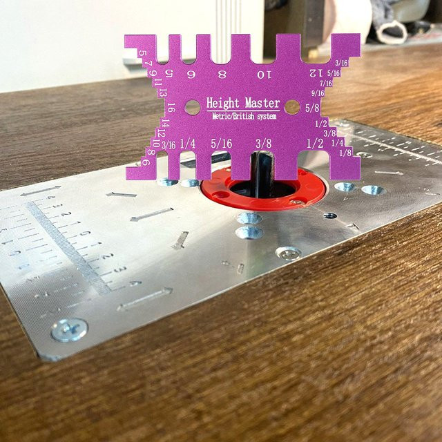Metrische Schwalbenschwanzlehre aus Aluminiumlegierung in Lila als Messgerät für Zapfenlücken und Tiefenmesser für die Holzbearbeitung - Bild 1