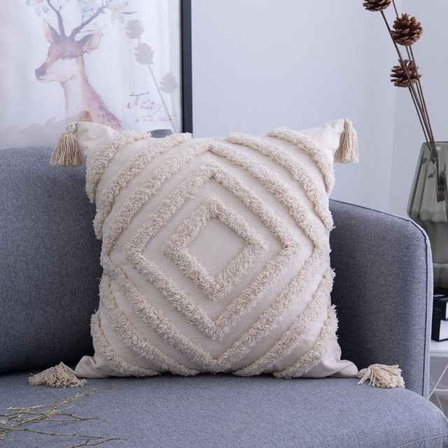 Handgefertigter Kissenbezug mit Bohemia-Quasten von Yiran Furniture in Beige, quadratisch, B/B: 45 x 45 cm - Bild 1