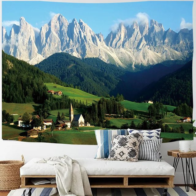 VIKAMA Wandteppich Altes Bergdorf mit Dolomitgipfeln und grünem Tal in Mehrfarbig - Bild 1