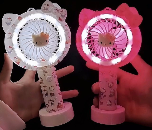 Bandai Hello Kitty Mini-Ventilator mit Licht, Tragbarer USB-Handventilator in Weiß - Bild 1