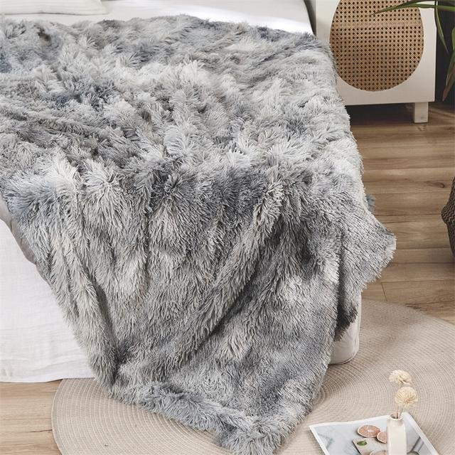 S-EMIGA Flauschige Decke aus Coral Fleece in Weiß, weiche Plüschdecke als Überwurf für Bett und Couch, B/B: 80 x 120 cm - Bild 1