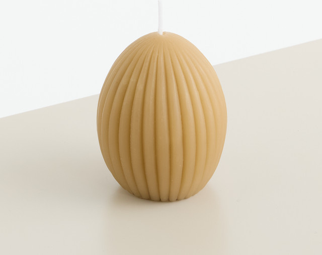 Blume2000 Kerze Ei Rille Beige aus Paraffin - Bild 1