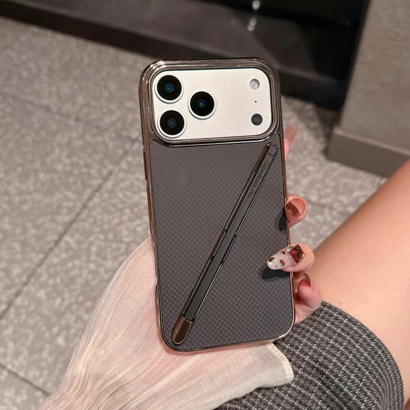 Eurynome Kohlefaser-Hülle für iPhone 17 Pro Max, 16, 15 Plus, 14, 13 mit Luftstift-Stylus-Steckplatz und Kevlar-Beschichtung in Braun - Bild 3