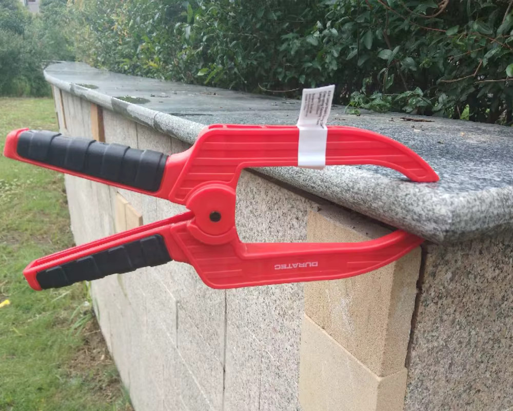Countryman Tools Flexible Kunststoff-Federklemme in Rot, 15,24 cm - Bild 4