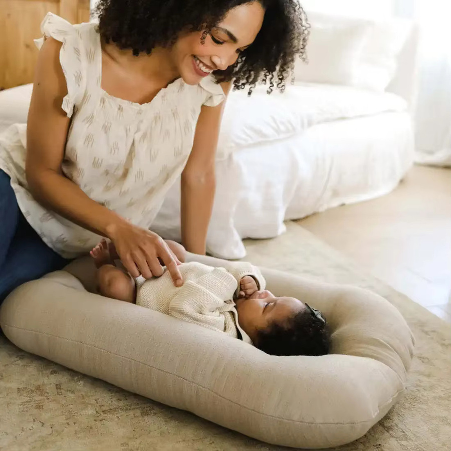 Tragbares atmungsaktives Babybett aus Baumwolle in Beige mit Anti-Druck-Funktion und Zubehör - Bild 2